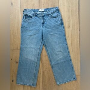 Hollister Women's Light Wash Low-Rise Jeans